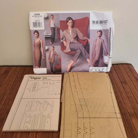 Vintage Vogue Guy Laroche/Tom and Linda Platt Patterns - Picture 10 of 10